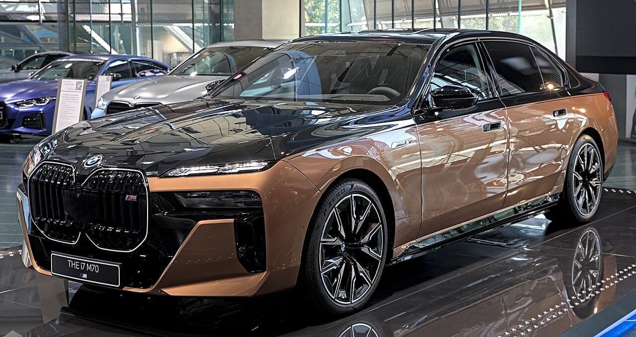 BMW i7
