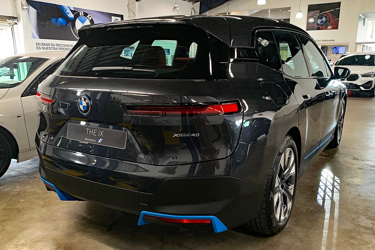 BMW iX